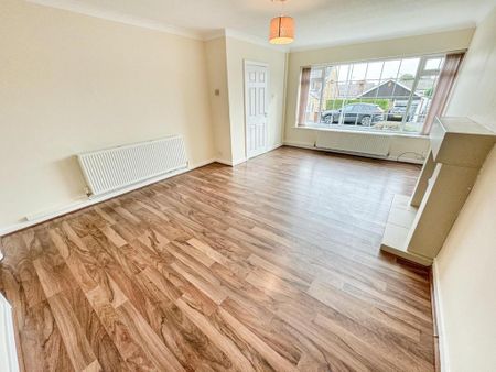 3 bedroom detached bungalow to rent - Photo 2