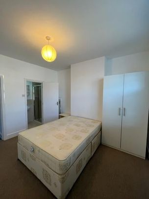 Studio Flat, Bowes Road, N13 - Photo 1