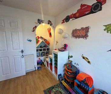 Hollyfield - Photo 6