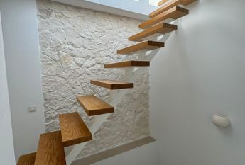 LARGE DETACHED VILLA WITH PRIVATE POOL AND GARDEN