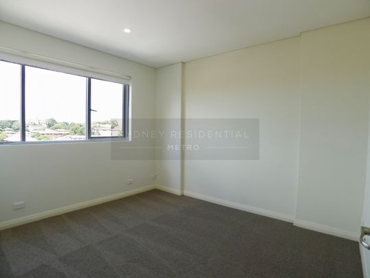 Modern 2 Bedroom Apartment in Convenient Location - Photo 1