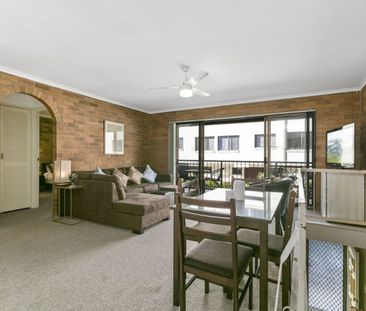 THREE BEDROOM TOWNHOUSE IN SOUGHT AFTER LOCATION - Photo 2