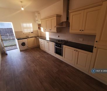 2 bedroom end of terrace house to rent - Photo 5