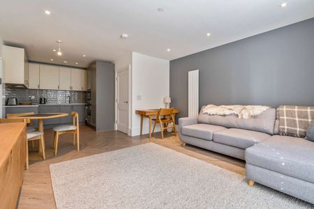 A beautifully presented on one bedroom apartment with secure parking and terrace. - Photo 2