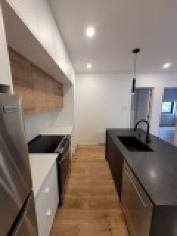 Magnifique condo de 2 chambres, offert en location semi-meublée ! - Photo 4