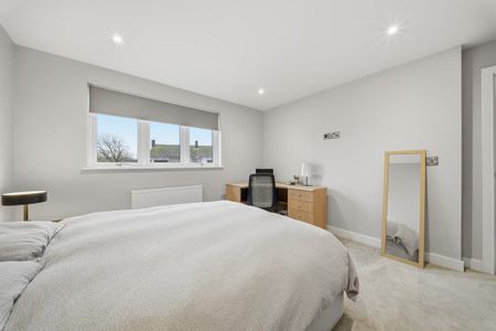 4 bedroom detached house to rent - Photo 5