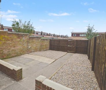 3 bedroom end of terrace house to rent - Photo 3