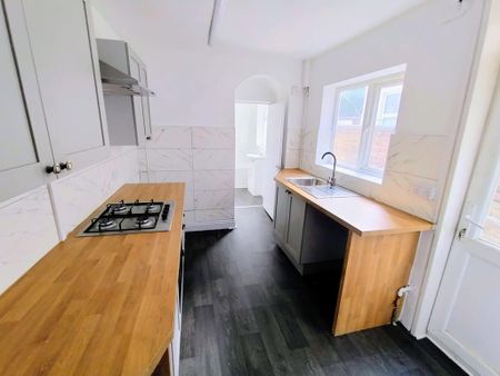 3 bedroom terraced house to rent - Photo 4