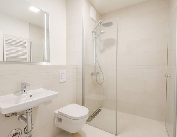 Charmante Maisonette mit zwei Bädern, lichtdurchfluteten Räumen & moderner Einbauküche - Photo 1