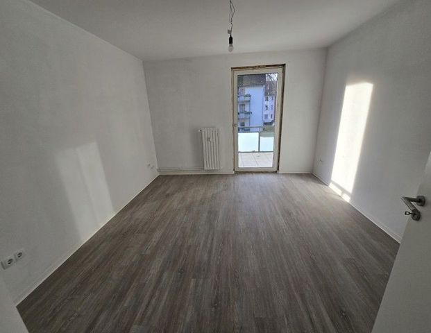 2 Zimmer plus Wohnküche, frisch saniert, mit Balkon in Reisholz - Photo 1