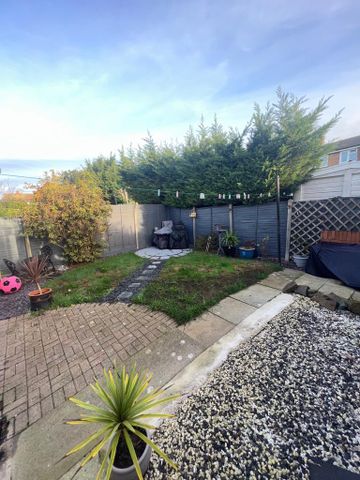 3 bedroom semi-detached house to rent - Photo 2