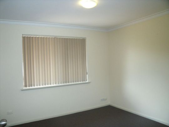 Neat & Tidy Duplex Located in Quiet Location & Great School Zones!!! - Photo 1