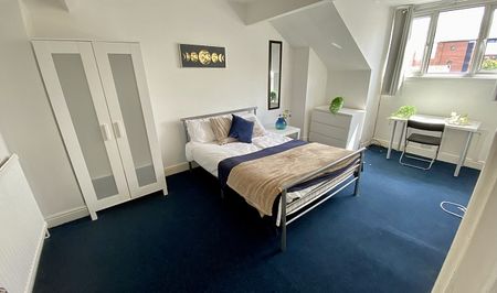 Fantastic 5 double Bedroom student house - Photo 3