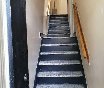 4 et demi haut de duplex proche du metro Cadillac Montreal - Photo 1