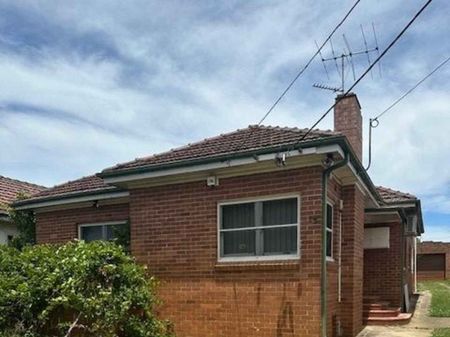 Charming 4-Bedroom Cottage on Harold Street, Fairfield NSW 2165 - Photo 4