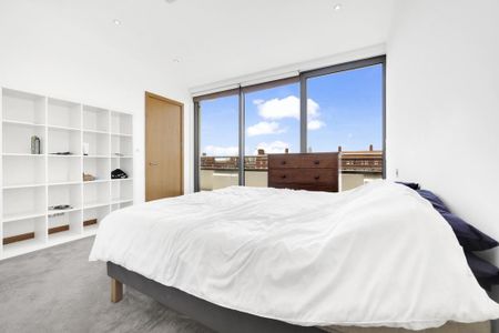 2 bedroom penthouse to rent - Photo 4
