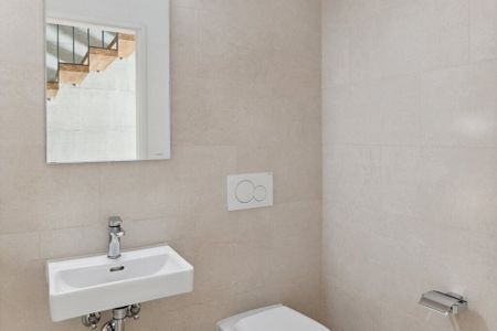 Property standard on two floors - Photo 2