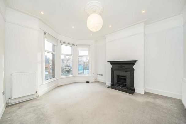 3 bedroom flat to rent - Photo 1