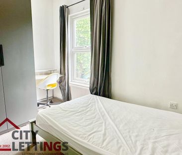 1 bedroom in a house share to rent - Photo 2