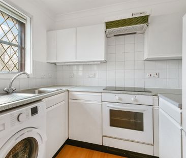 Chancellor Gardens, South Croydon - Photo 2