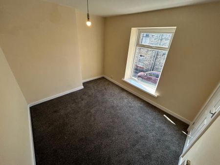 2 bedroom end of terrace house to rent - Photo 3