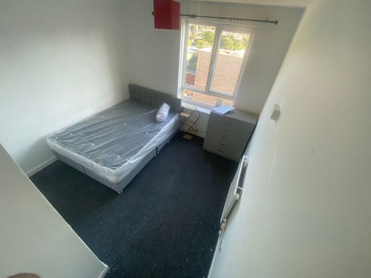 Room in a Shared Flat, Marston Way, SE19 - Photo 1