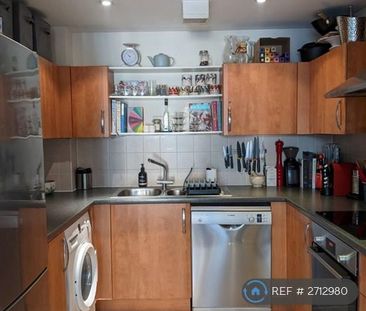 1 bedroom in a flat share to rent - Photo 4