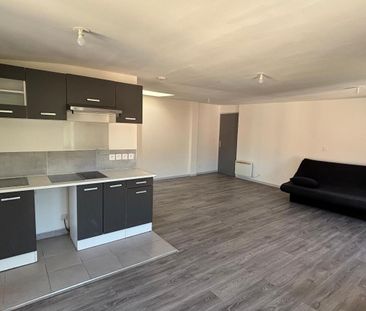 Location Appartement 1 pièce 37m² PRIVAS 07000 - Photo 3