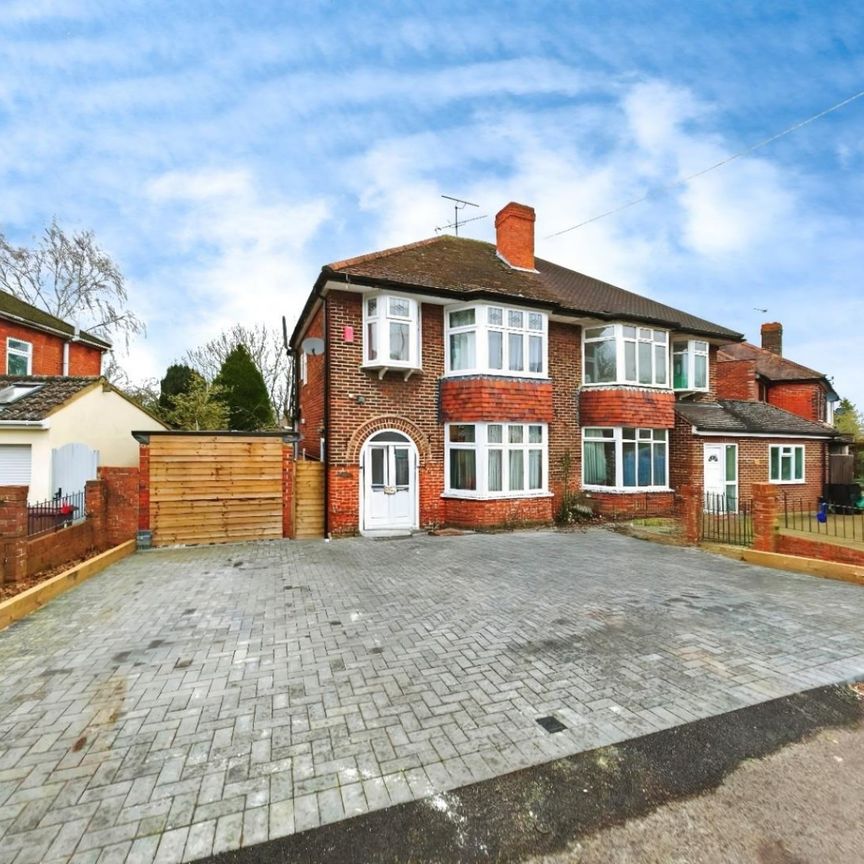 Chiltern Crescent, Earley - Photo 1