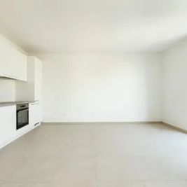 BEZUGSFERTIG: Neubau-Erstbezug mit Freifläche und Küche! - Foto 1