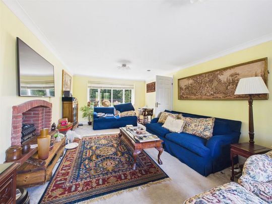 4 bedroom detached house to rent - Photo 1