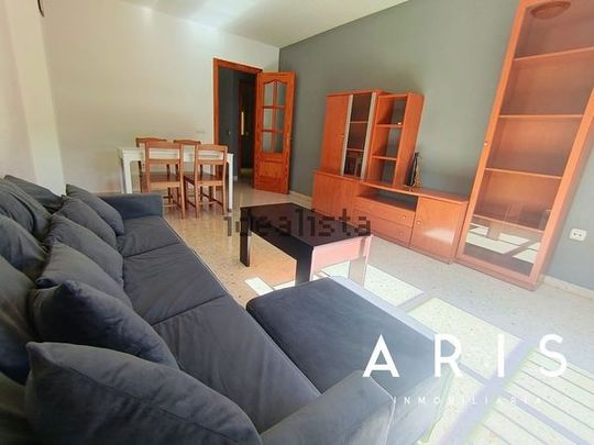 Alquiler de piso en Centro - Photo 1