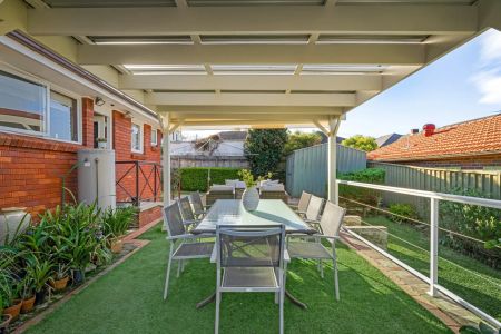 Light Filled Family Home in a Quiet Penshurst Pocket - Photo 5