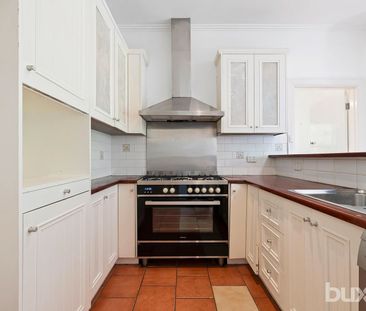 Charming 3-Bedroom Home in Murrumbeena - Available Now! - Photo 4