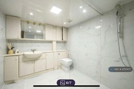 1 bedroom in a house share to rent - Photo 5