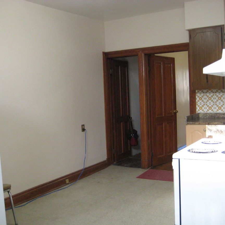 For Lease - 759 Gerrard Street Unit# Main Fl, Toronto, Ontario - Photo 1