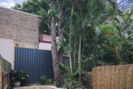 This beautifully renovated tri-level Victorian terrace home, has a sun drenched, landscaped garden incorporating an entertaining deck. - Photo 3