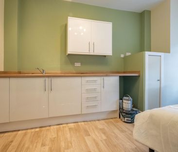 1 Bedroom - Photo 2