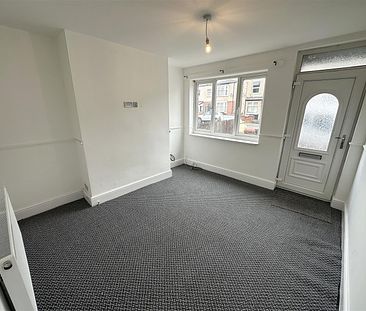 2 Bedroom Terraced House for rent in Hunt Lane, Doncaster - Photo 2