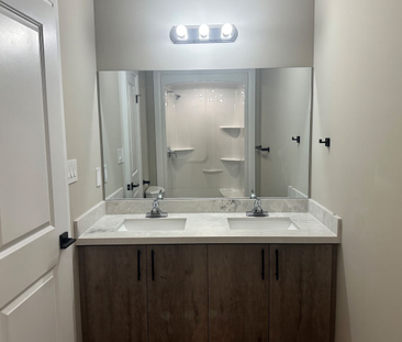 For Lease - 17 Keystone Trail Unit# UNIT 4, Welland, Ontario - Photo 1