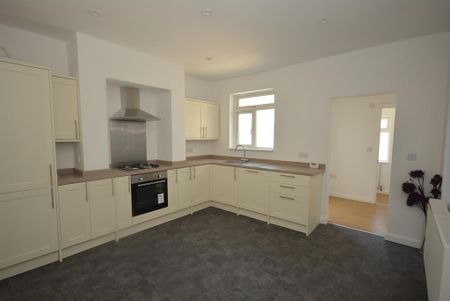 2 bedroom end of terrace house to rent - Photo 4