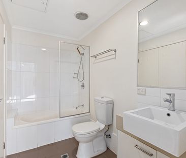 2 Bedroom 2 Bathroom Apartment Top Floor - Stunning Viewings - Photo 6