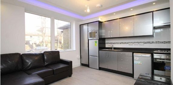 Studio to rent - Photo 2