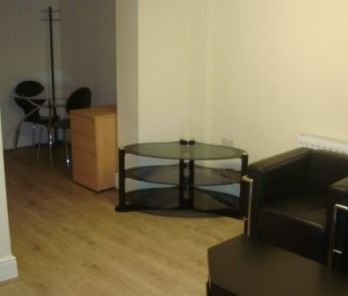 1 Bed Self contained - Student flat Fallowfield for Couple - Photo 2