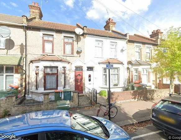 4 Bed Terraced House, Hollington Road, E6 - Photo 1