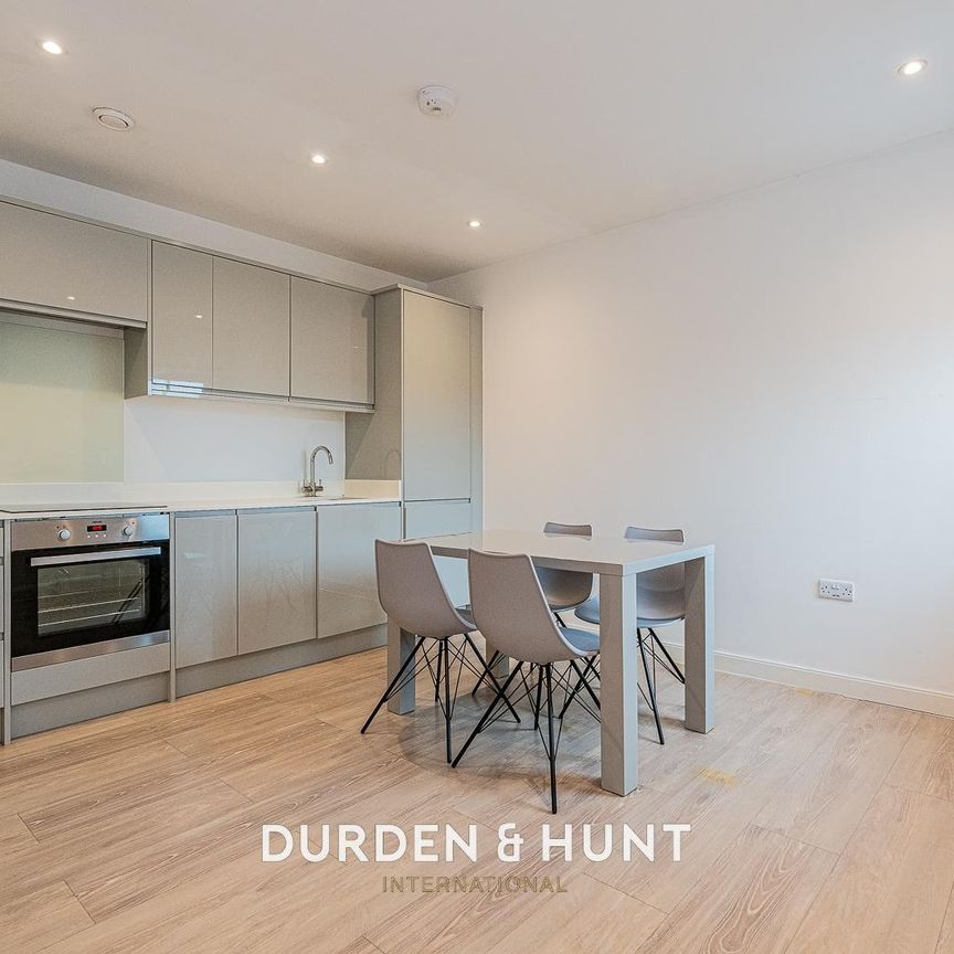 High Street, Hornchurch - Photo 1