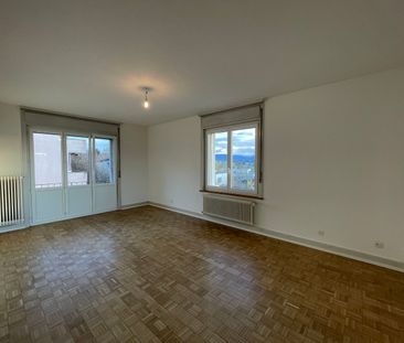 4.5 parfaitement situé, surplombant le quartier, avec balcon et vue - Foto 5