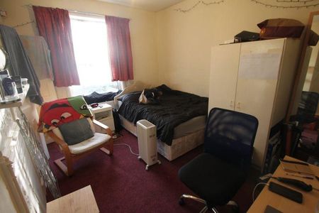 5 bedroom semi-detached house to rent - Photo 2