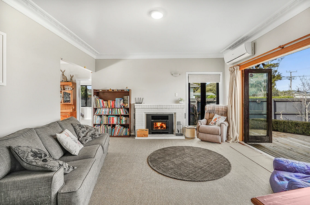 3 bedroom beauty in East Street Hamilton - Photo 3