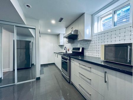 For Lease - 3260 Oakglade Crescent Unit# basement, Mississauga, Ontario - Photo 4